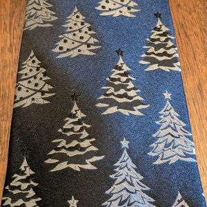 Men's Tie. EUC. Holiday brand. Black & Silver w/Trees